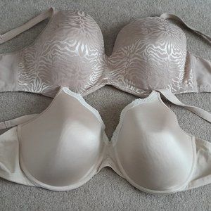 2 Playtex Plus Padded Bras
